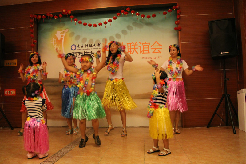 美女与学二代组合